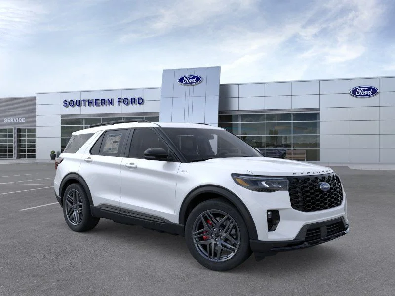 New 2026 Star White Metallic Tri-Coat Ford ST-Line image 8