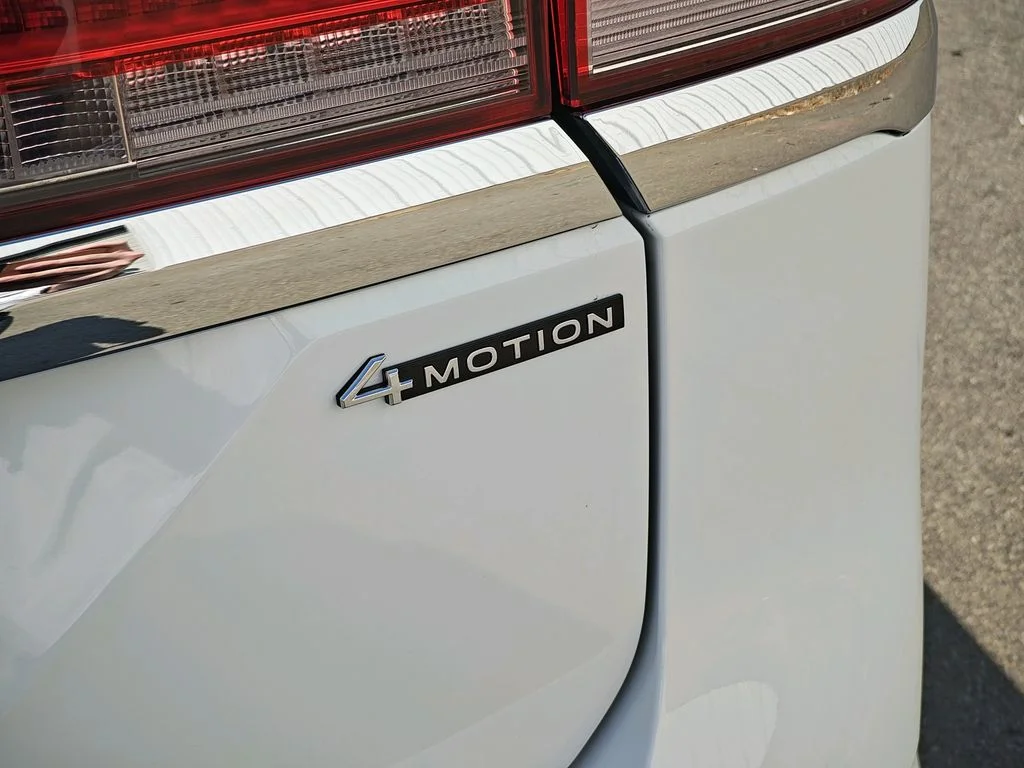 2025 Volkswagen Atlas SE w/Tech - Photo 12