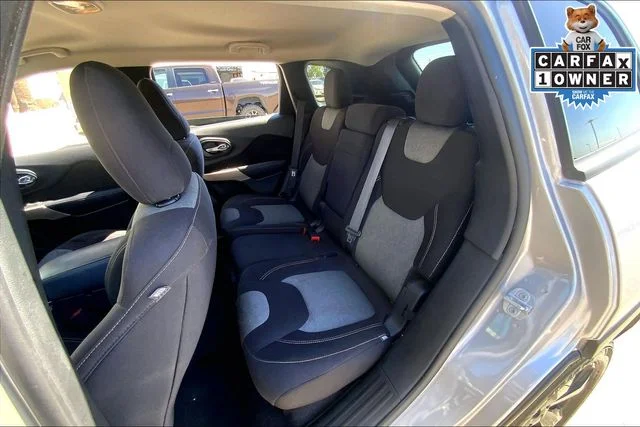Used 2018 Billet Silver Metallic Jeep Latitude image 23