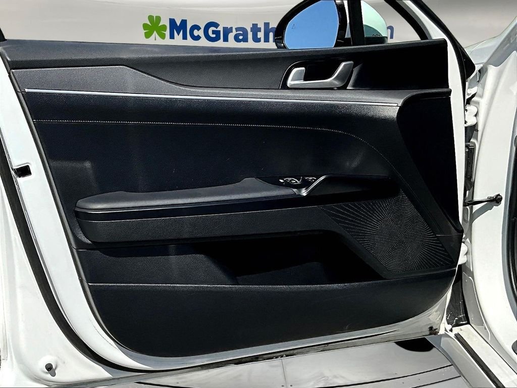 Used 2025 White Kia LXS image 21