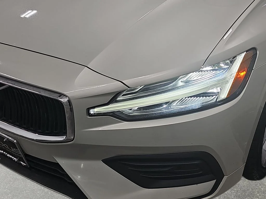 Used 2019 Beige Volvo T5 Momentum image 33