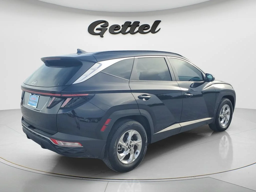 Used 2023 Black Hyundai SEL image 5