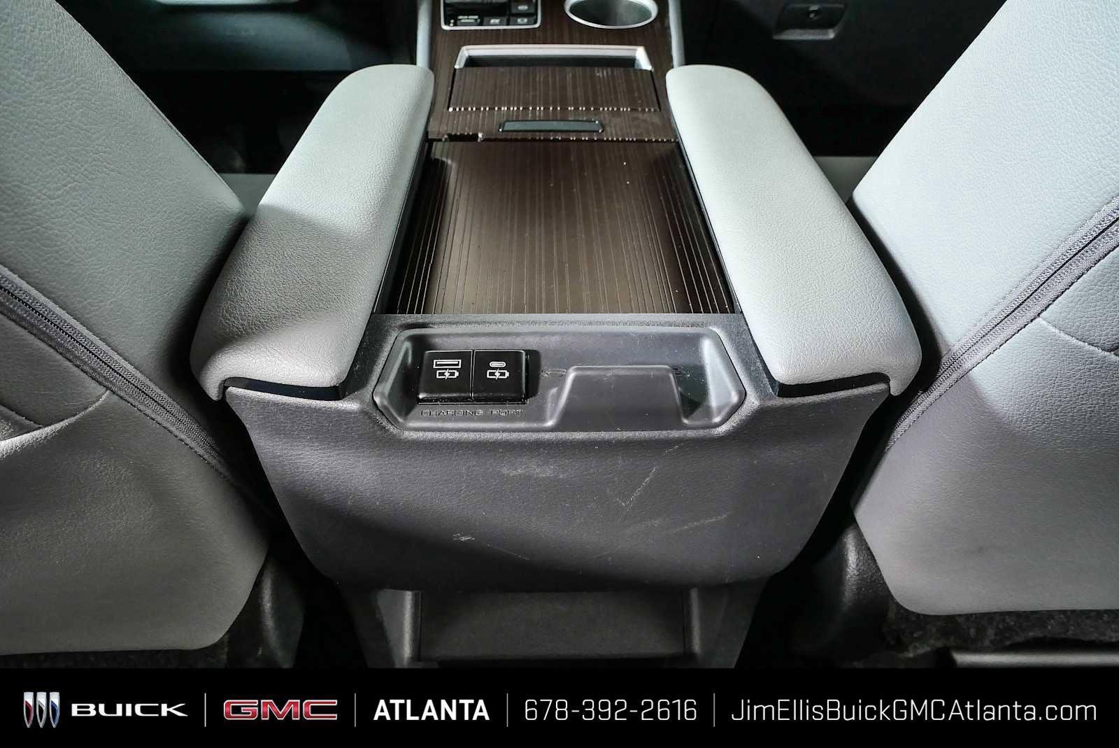2024 Toyota Sienna XLE - Photo 18