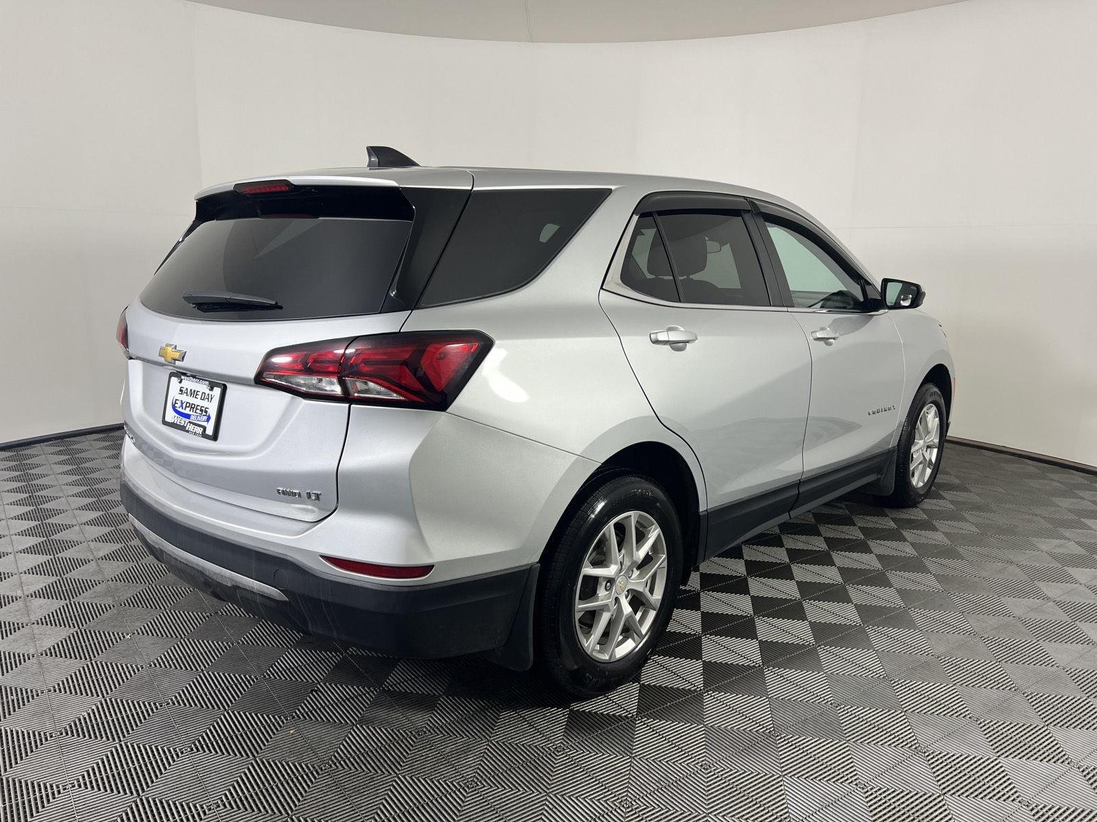 Used 2022 Silver Ice Metallic Chevrolet LT image 3