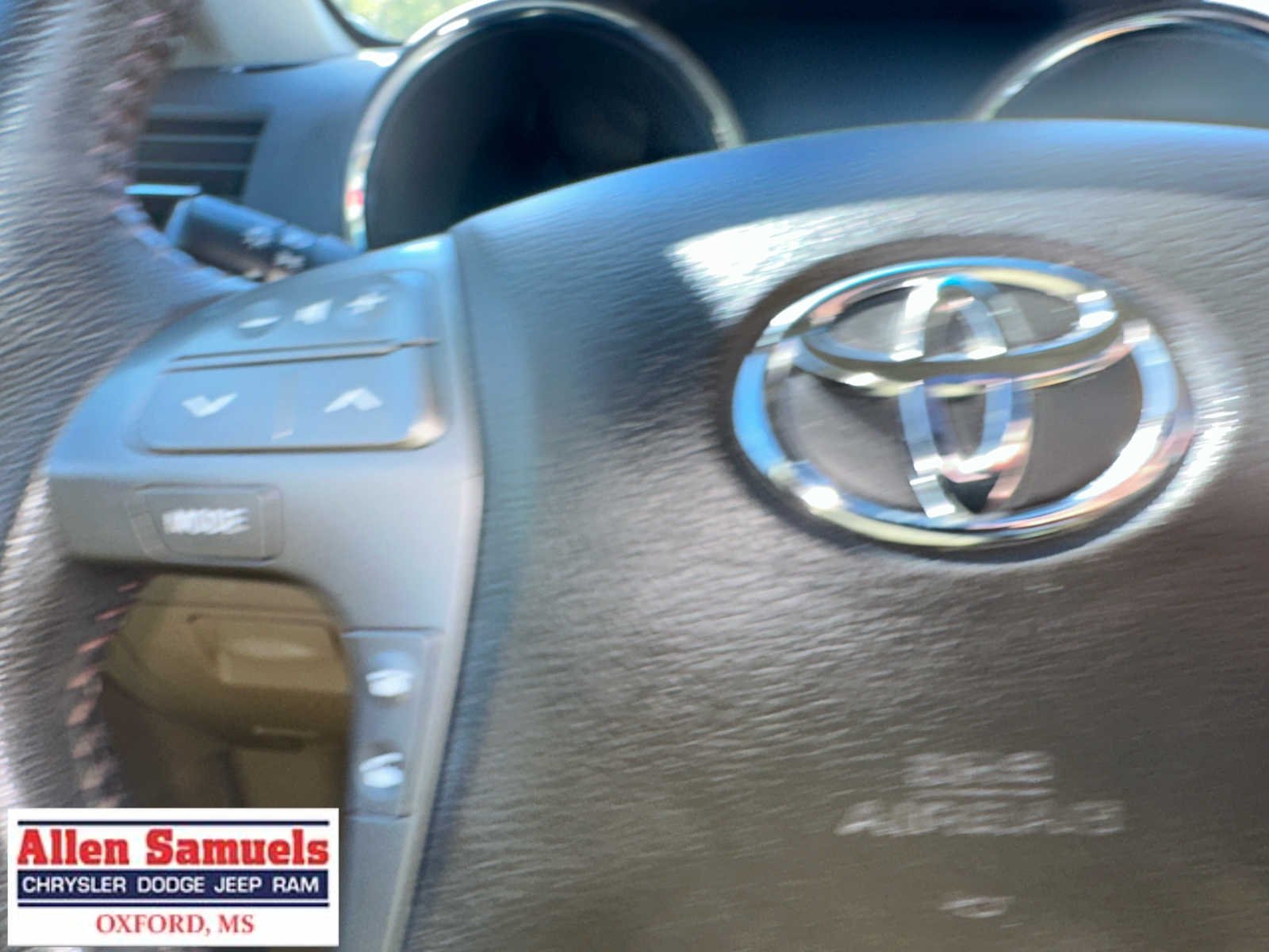 Used 2010 Blizzard Pearl Toyota Limited w/3rd Row image 22