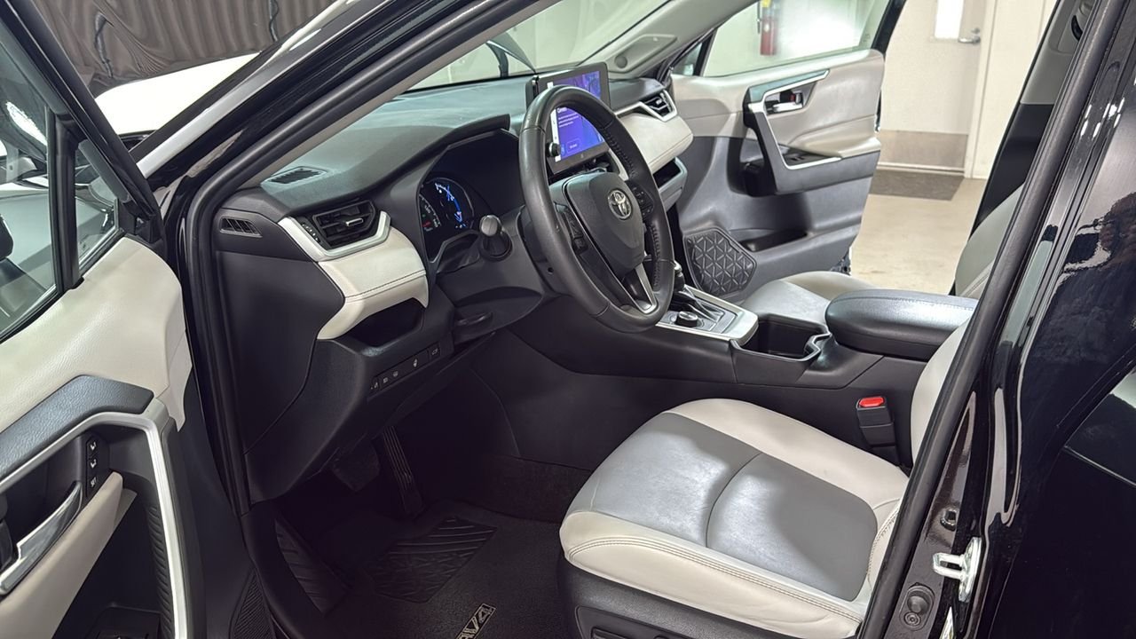 Used 2024 Black Toyota XLE Premium image 20