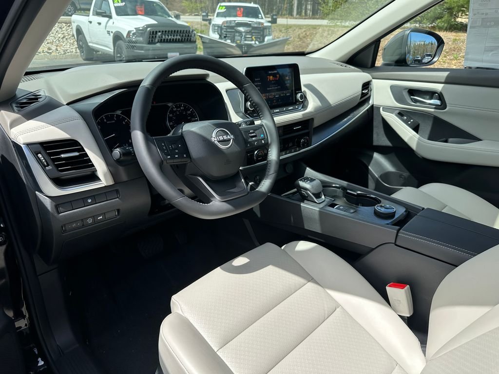 2026 Nissan Rogue SV - Photo 12