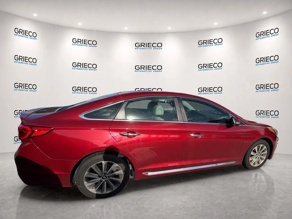 Used 2015 Red Hyundai Sport image 7