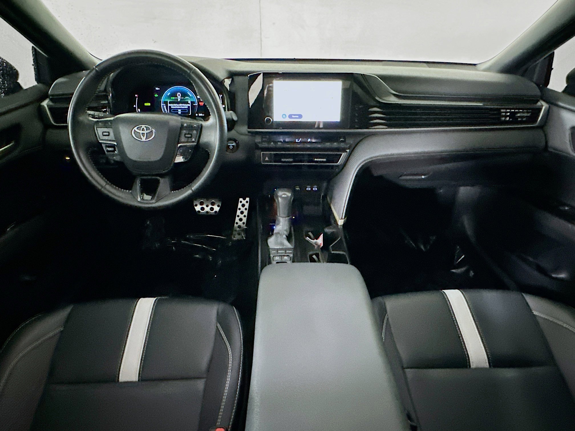 Certified Used 2025 Ice Toyota SE image 27