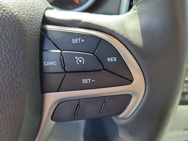 Used 2018 Bright White Clearcoat Jeep Limited image 18