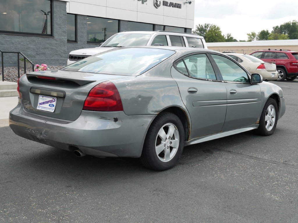 Used 2008 Shadow Gray Metallic Pontiac Base image 8