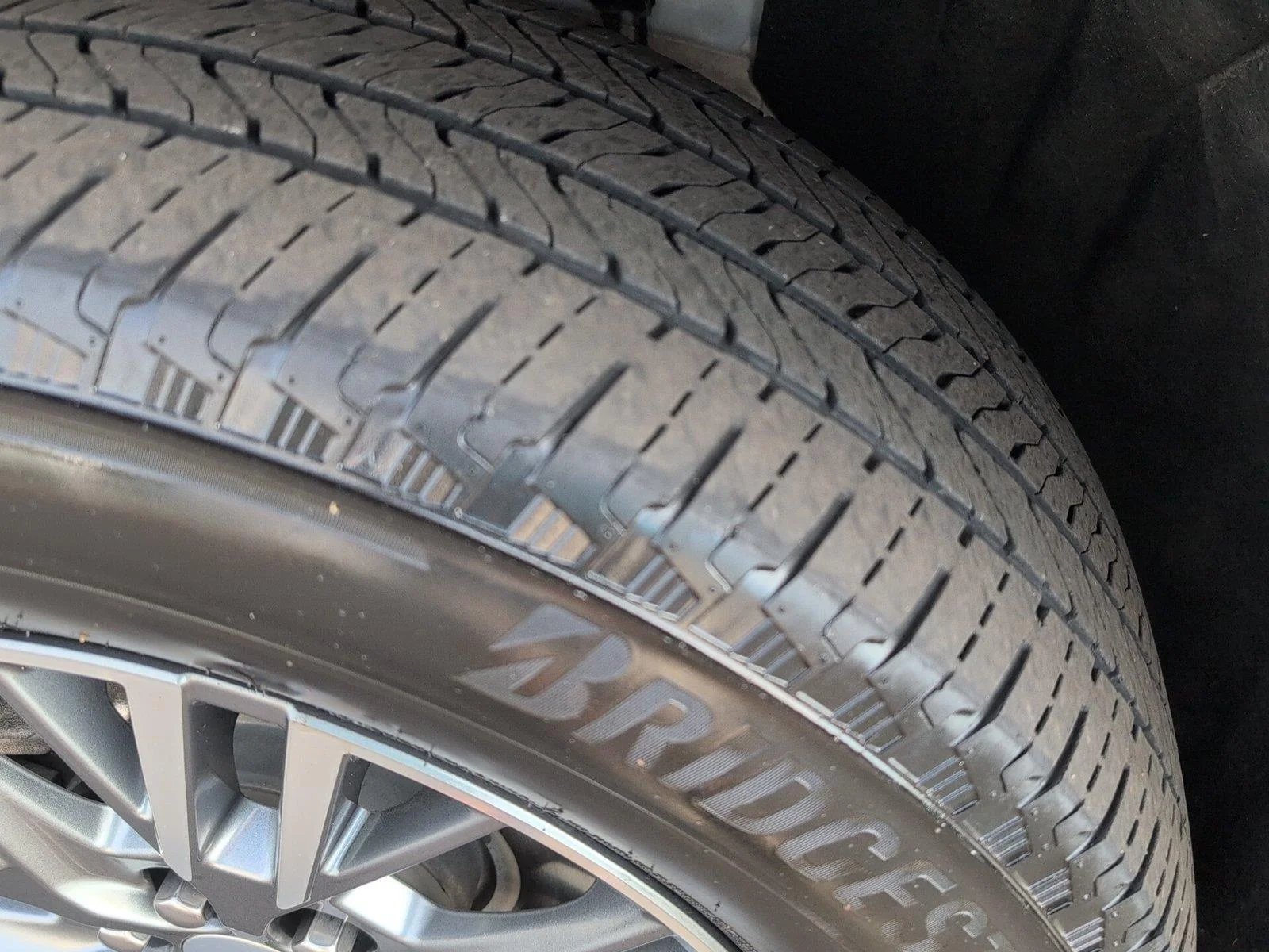 Used 2024 Downpour Metallic GMC SLE image 12