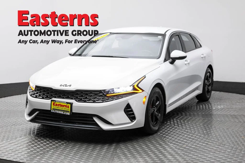 Used 2023 White Kia LXS image 1