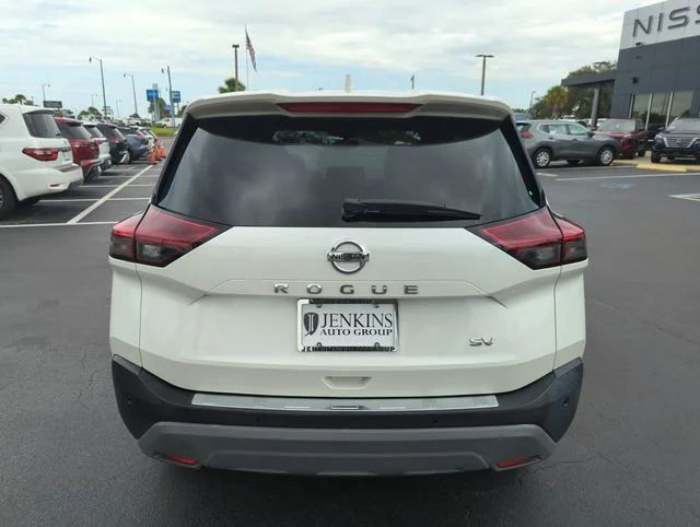 Used 2021 White Nissan SV image 7