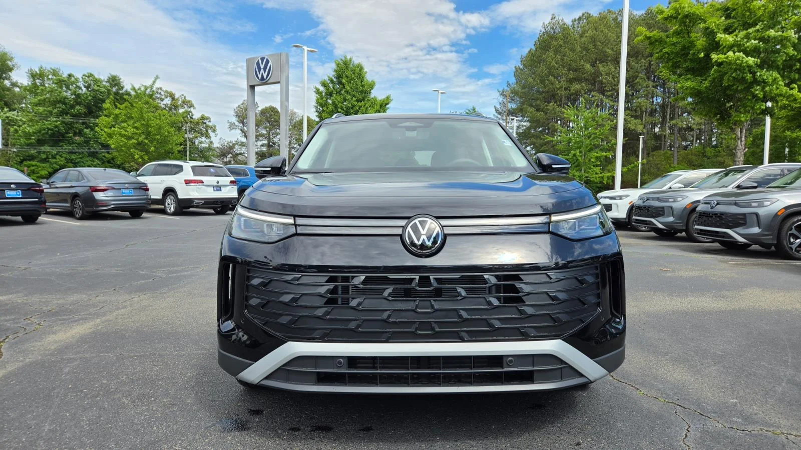 New 2026 Deep Black Pearl Volkswagen SE image 8