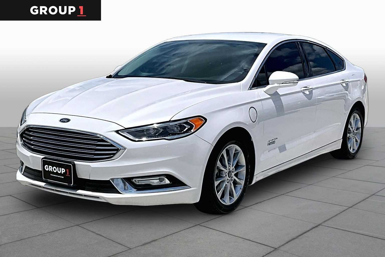 2017 Ford Fusion Plug-In Hybrid Titanium's photo