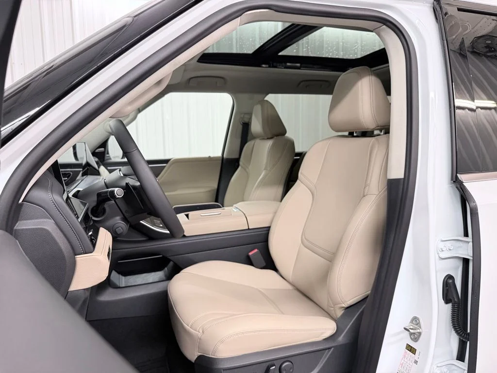 Used 2026 White INFINITI PURE image 13