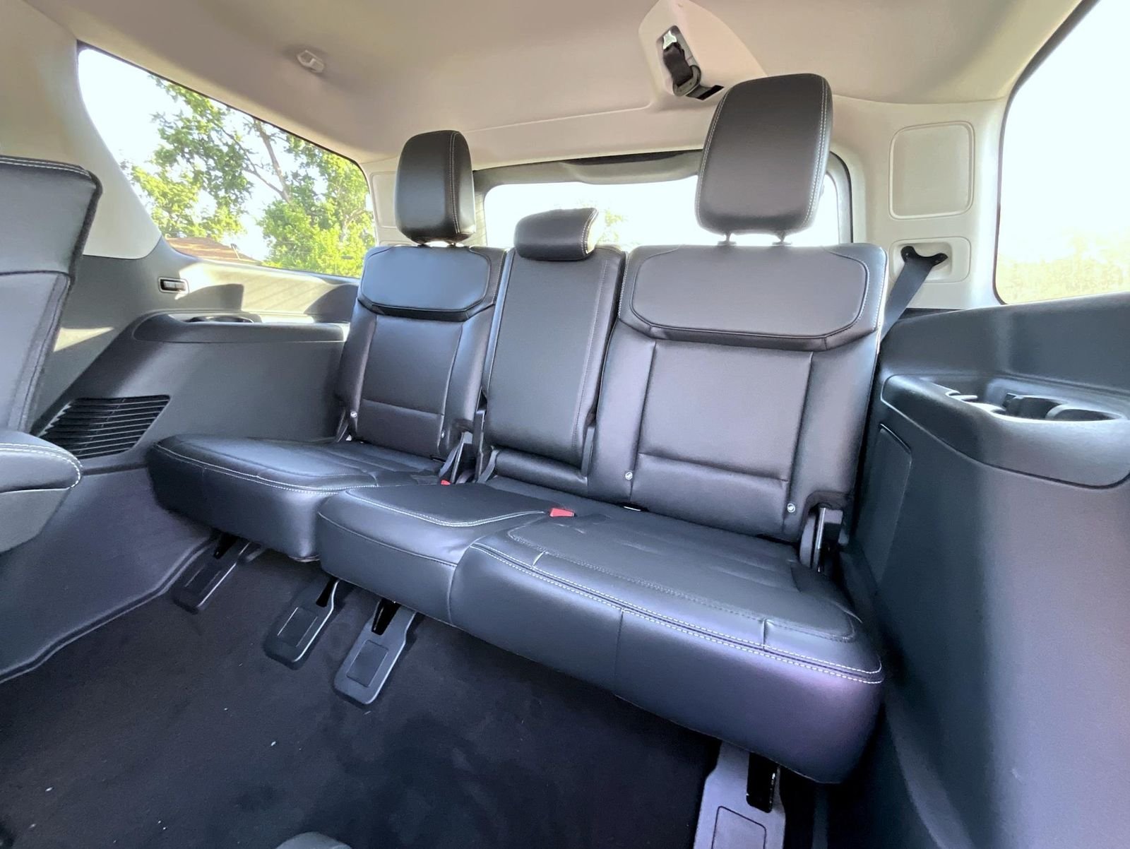 New 2027 Glacier Gray Metallic Tri-Coat Ford Platinum image 24