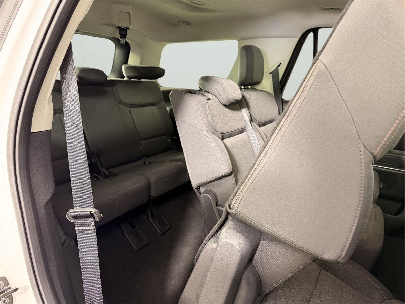 Used 2025 Oxford White Ford Active image 20