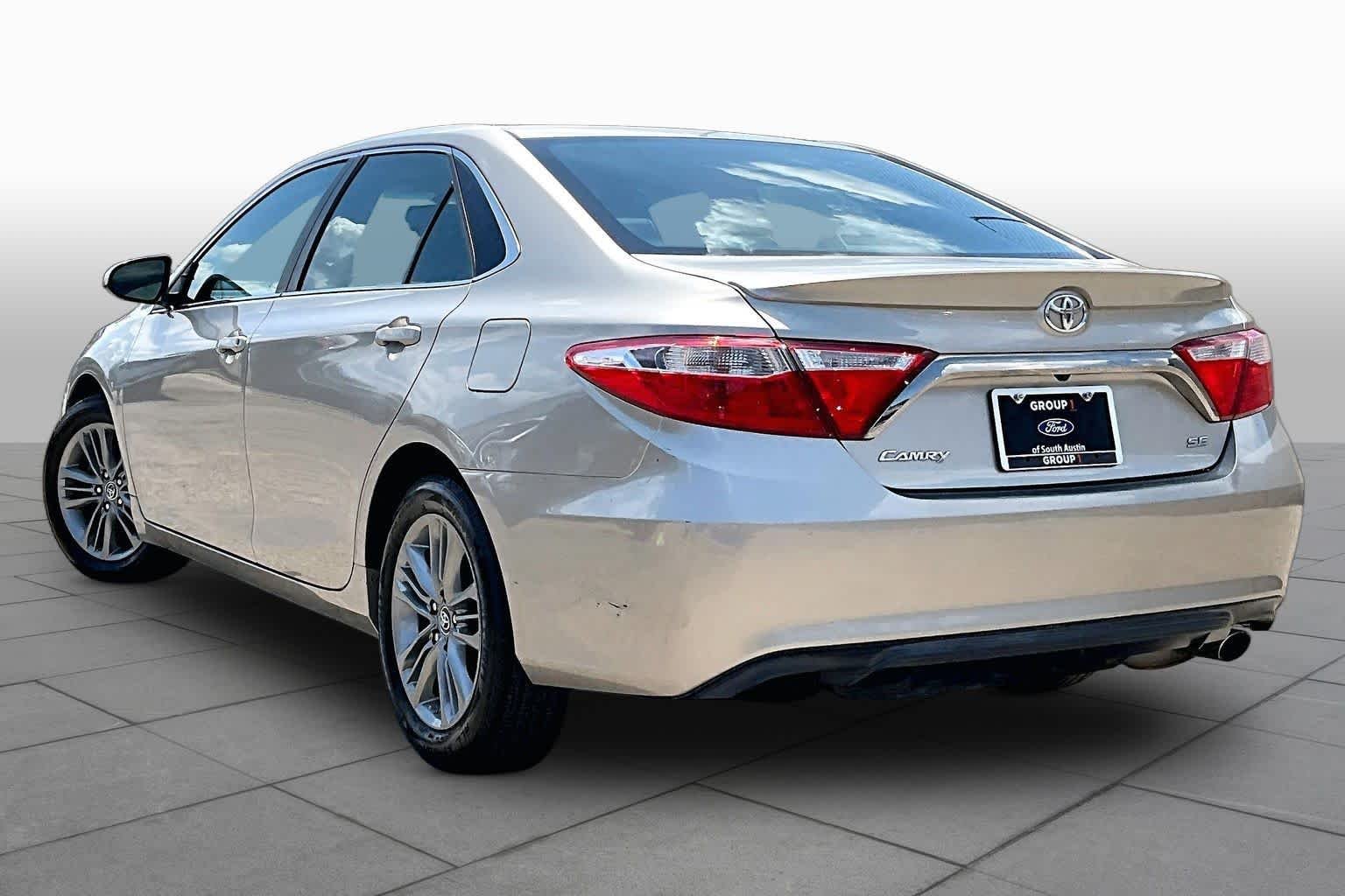 Used 2016 Creme Brulee Mica Toyota SE image 12