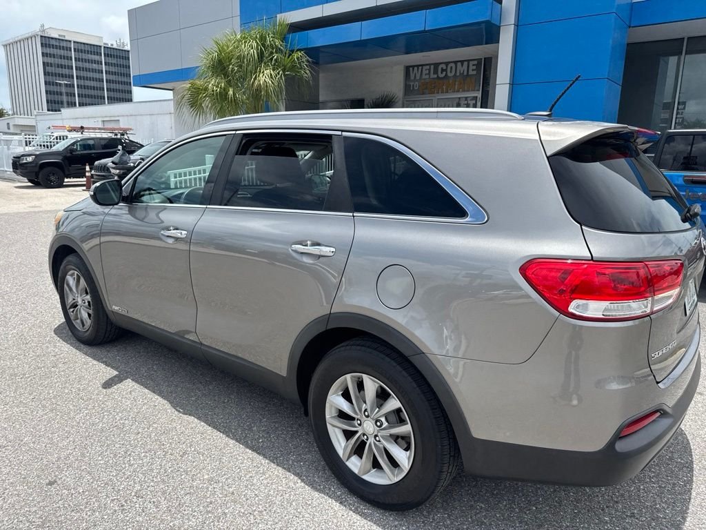 Used 2017 Silver Kia LX image 6