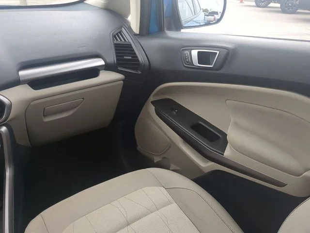 Used 2019 Blue Candy Ford SE image 17