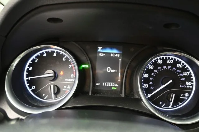 Used 2019 Silver Toyota LE image 21
