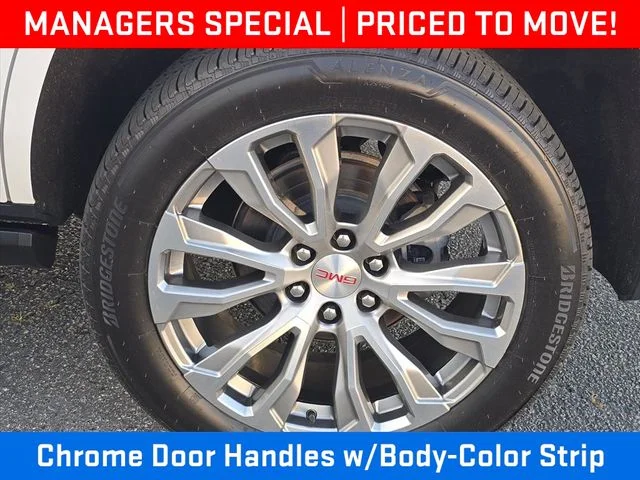 Used 2023 White GMC Denali image 32