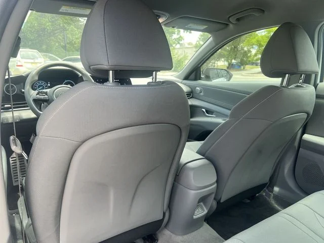 Used 2025 White Hyundai SEL Sport image 35