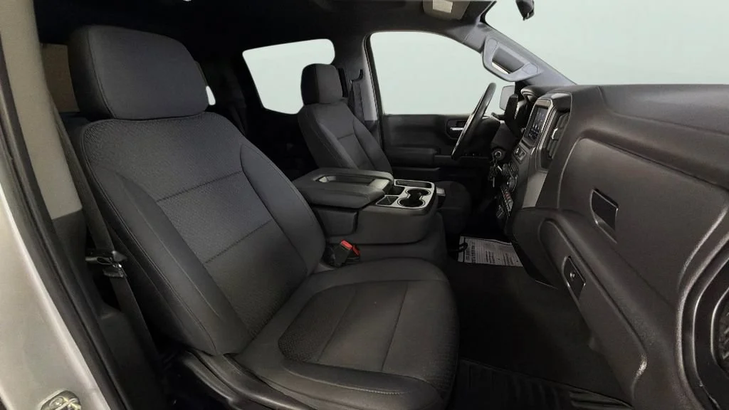 Used 2022 Silver Ice Metallic Chevrolet Custom image 35