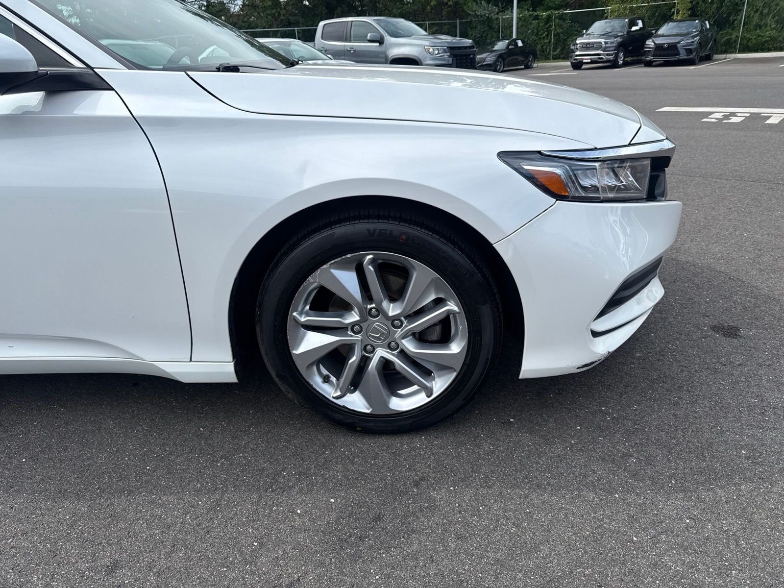 Used 2018 White Honda LX image 9