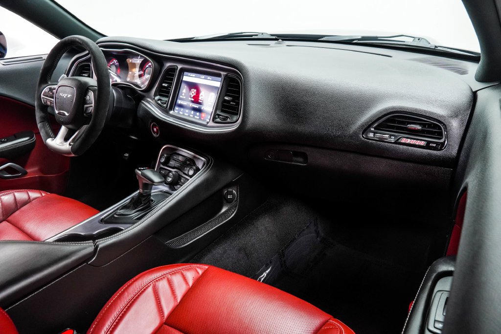 Used 2018 White Dodge SRT image 21