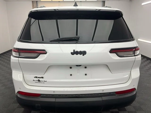 Used 2023 White Jeep Altitude image 17