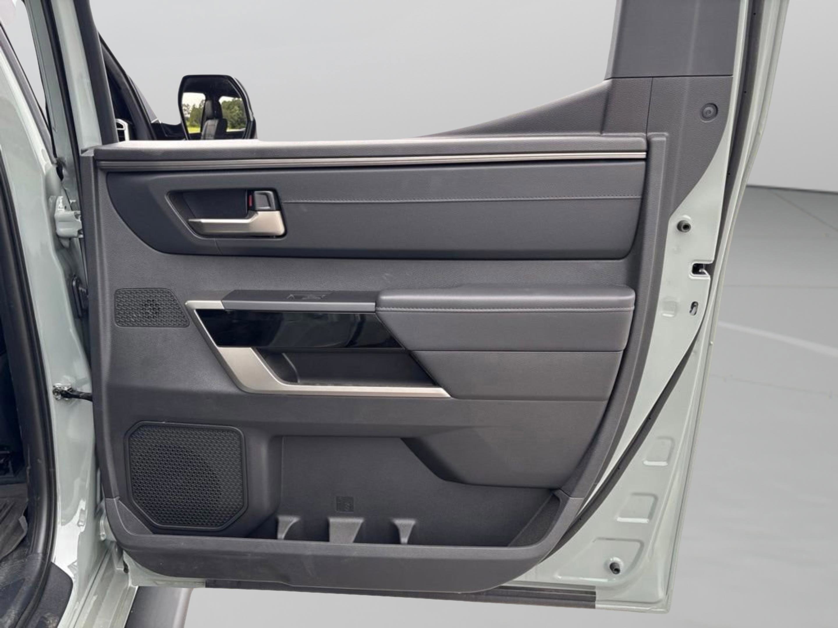 2025 Toyota Tundra Limited - Photo 25