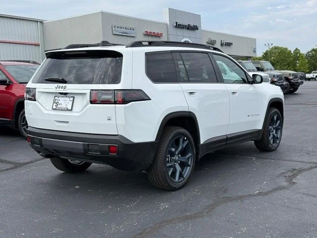 New 2026 Bright White Clear-Coat Exterior Paint Jeep Laredo image 3