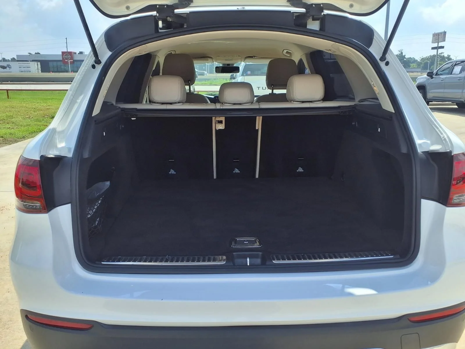 Used 2021 White Mercedes-Benz GLC 300 image 8