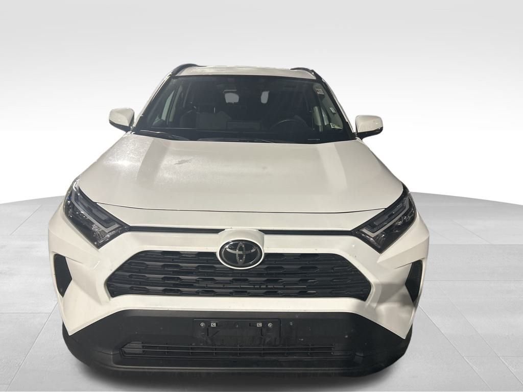 Used 2025 White Toyota XLE image 3