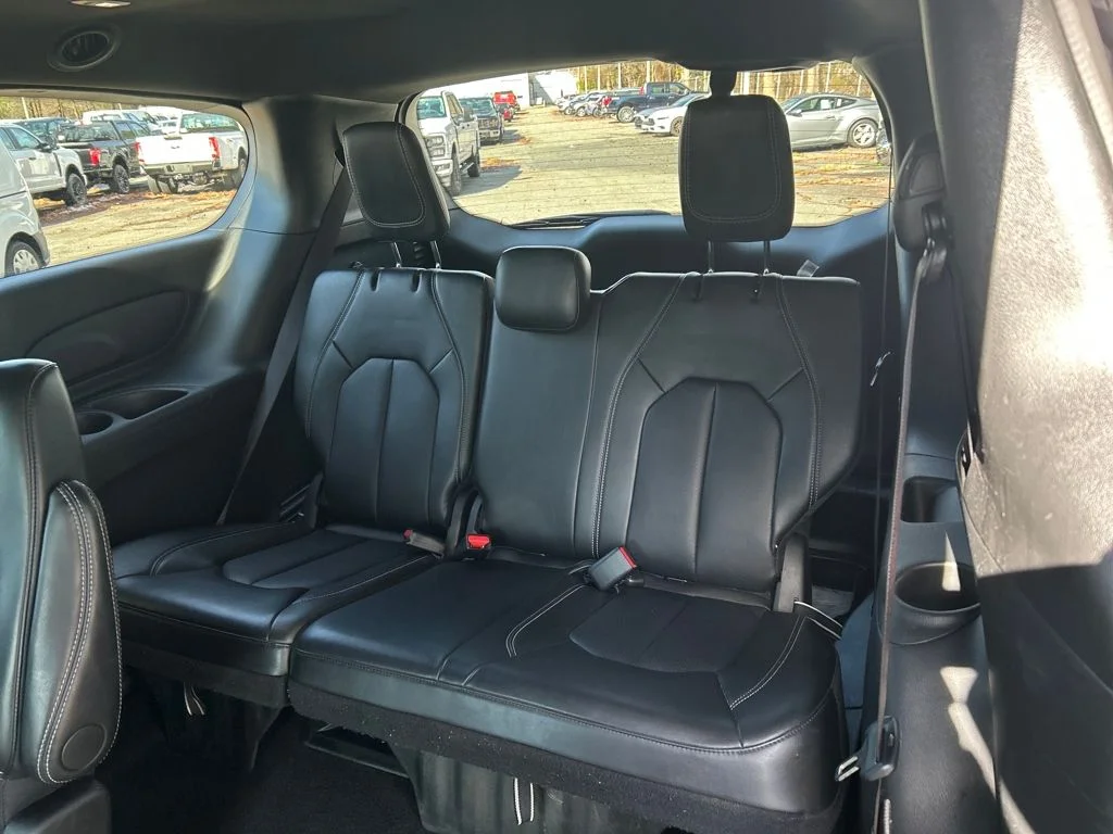 Used 2025 Black Chrysler Select image 25