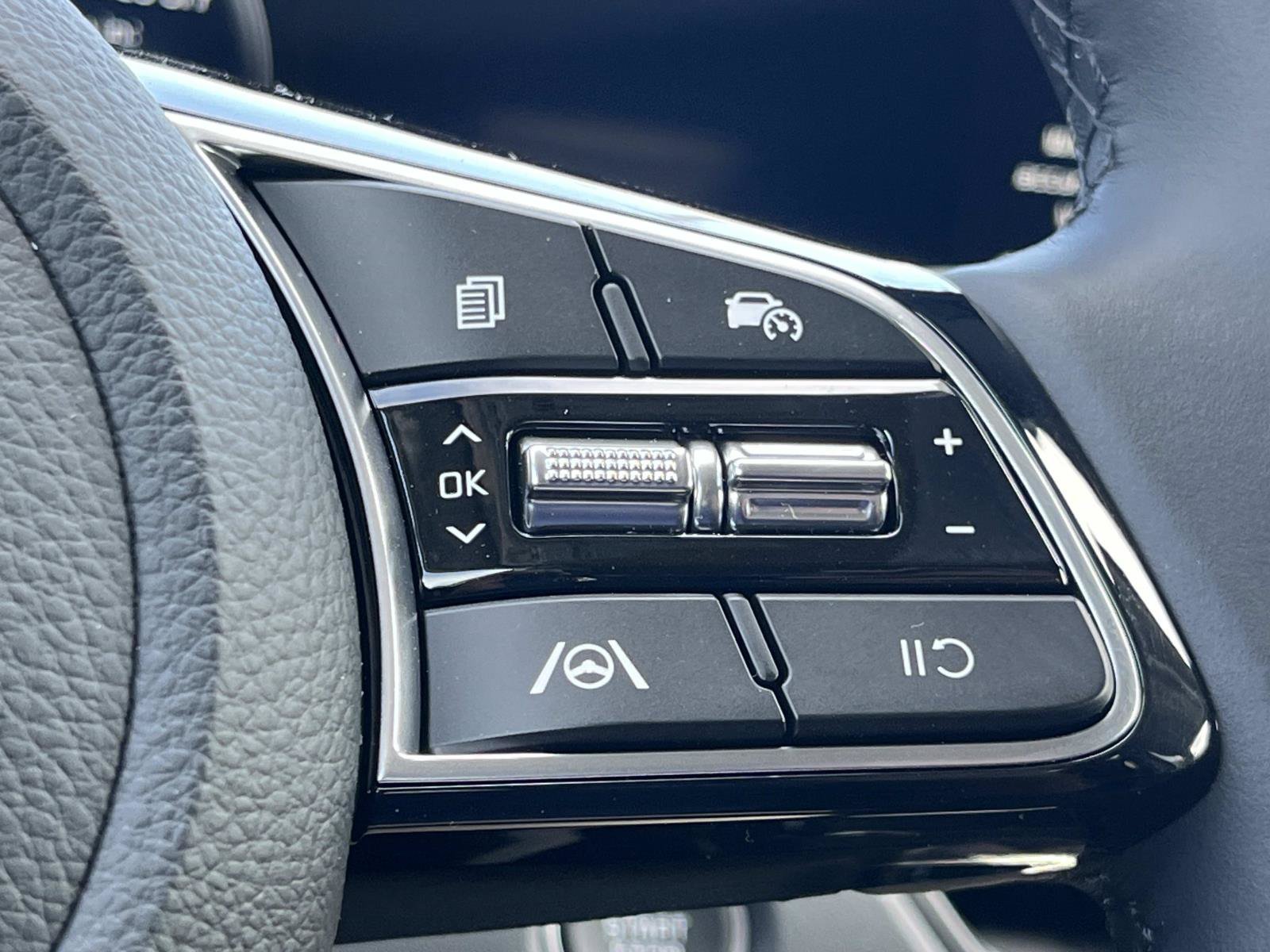 New 2026 Snow White Pearl Kia EX image 27