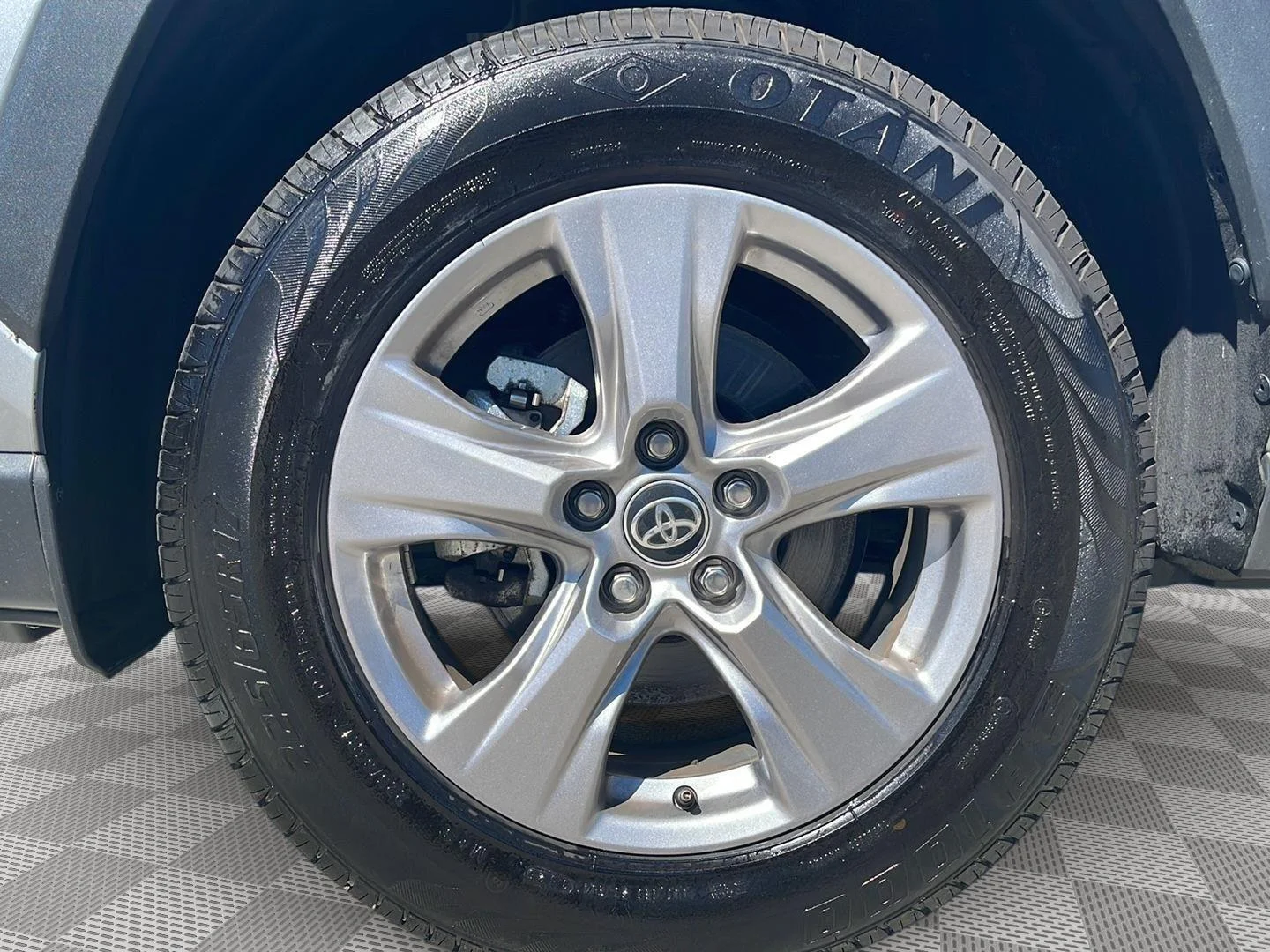 Used 2025 Silver Sky Metallic Toyota XLE image 9