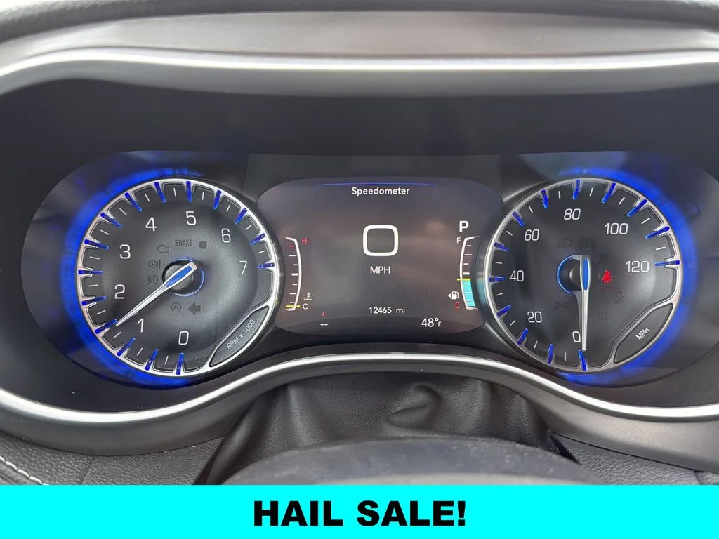 Used 2025 White Chrysler Select image 13