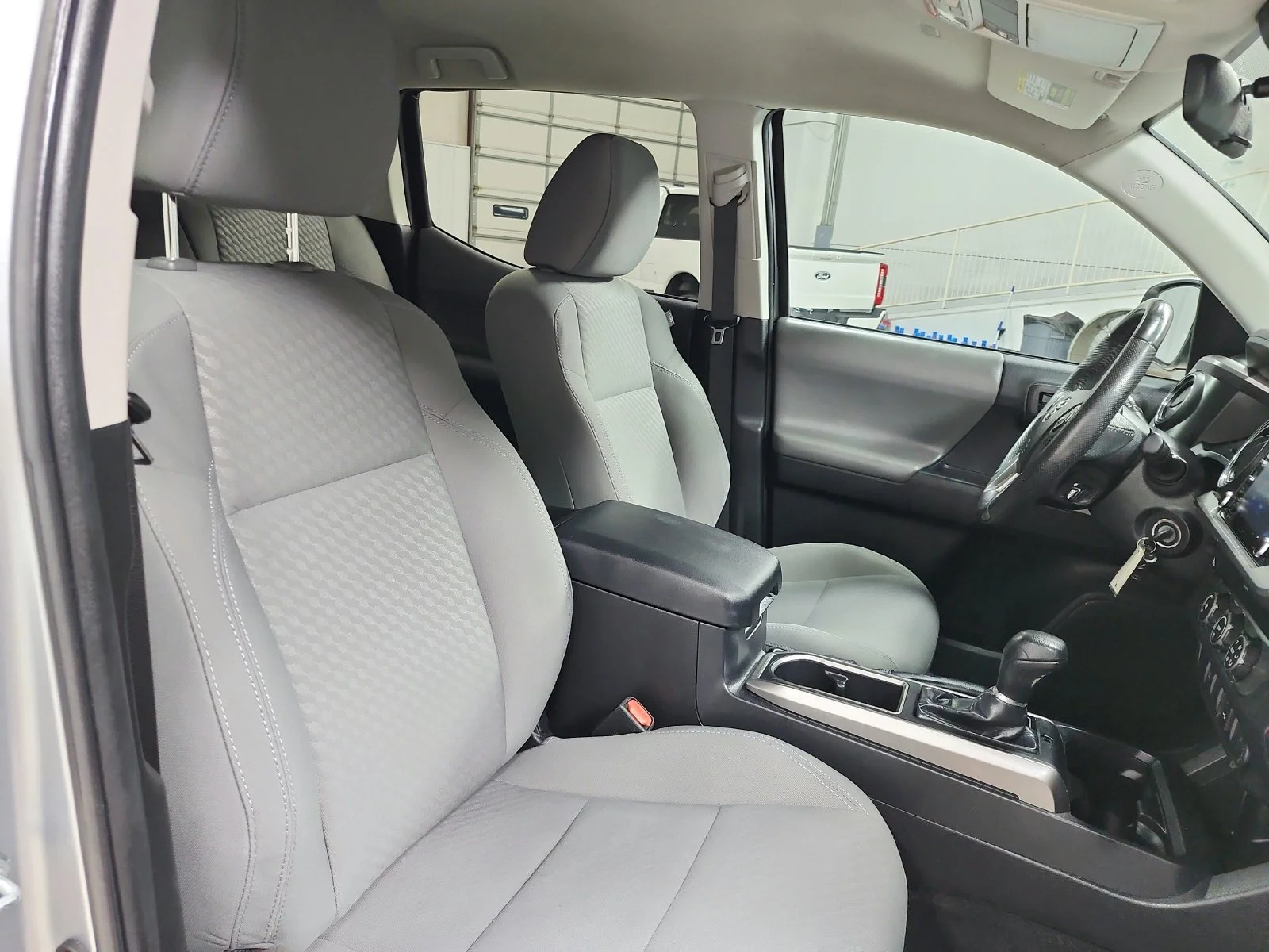 Used 2022 Silver Toyota SR5 image 34