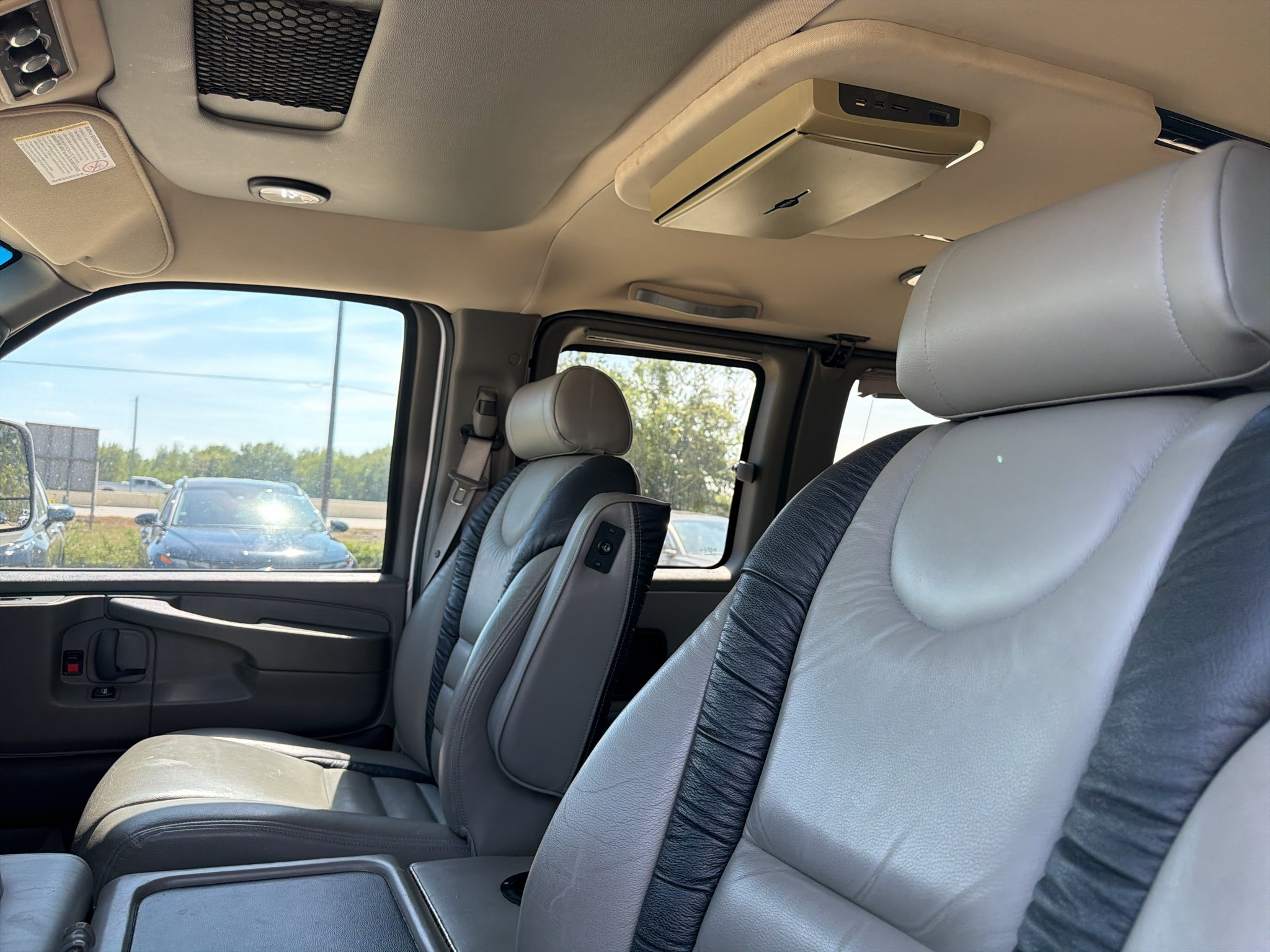 Used 2014 Quicksilver Metallic GMC Upfitter image 10