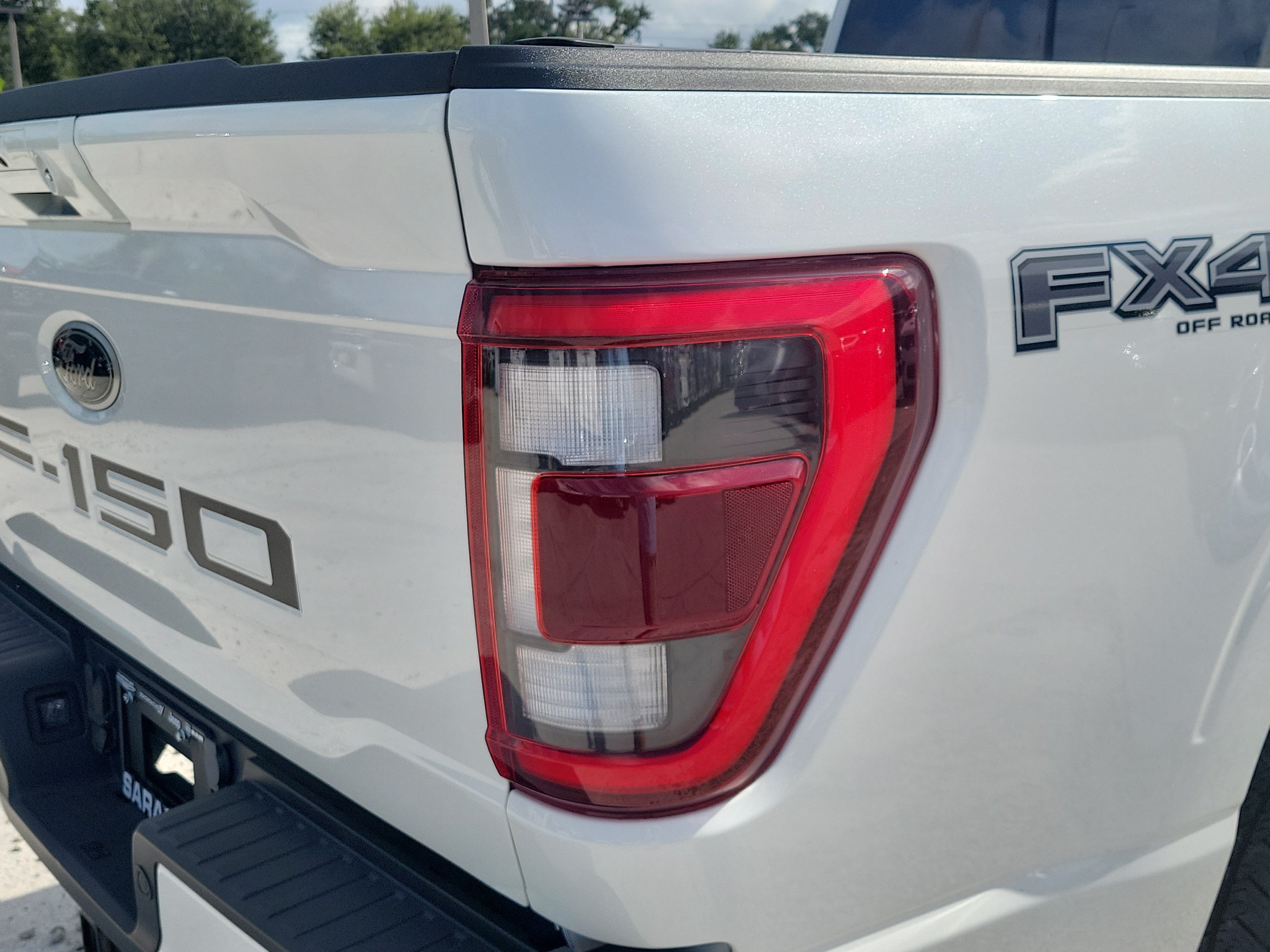 Used 2023 White Metallic Ford LARIAT image 11