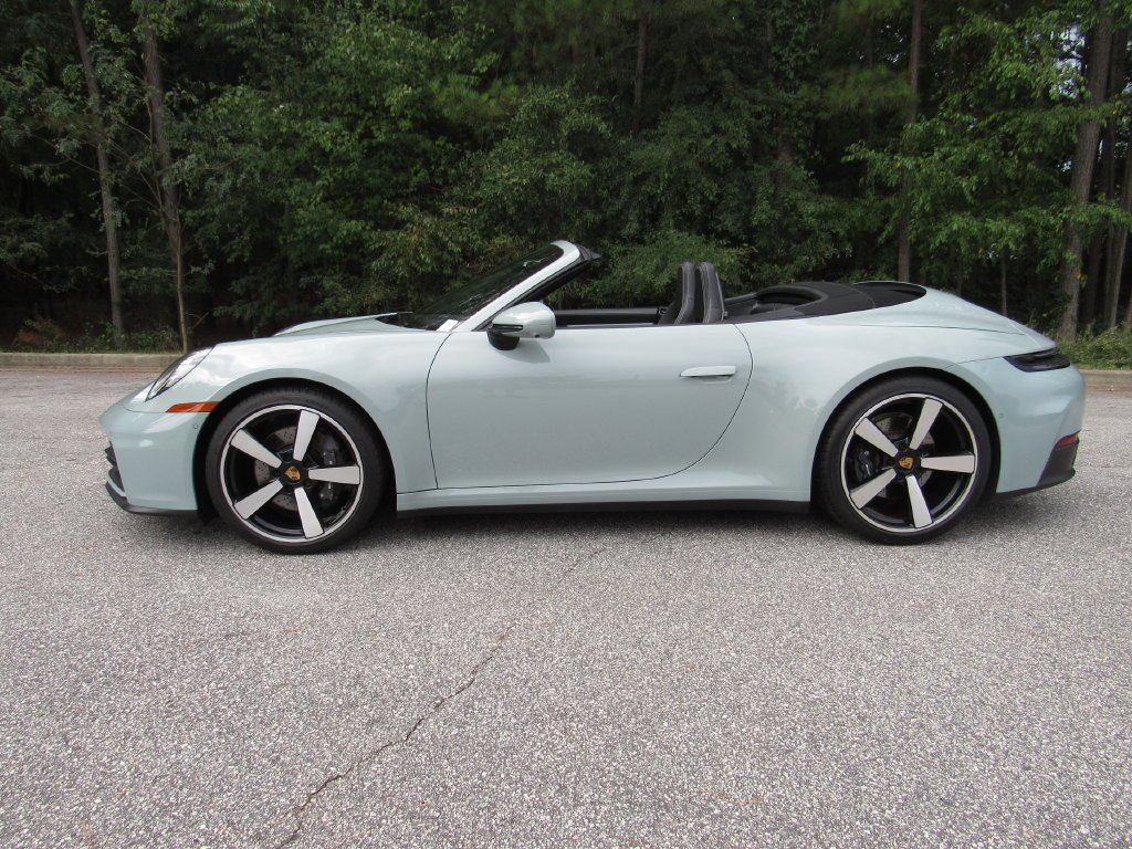 2025 Porsche 911 - Photo 2