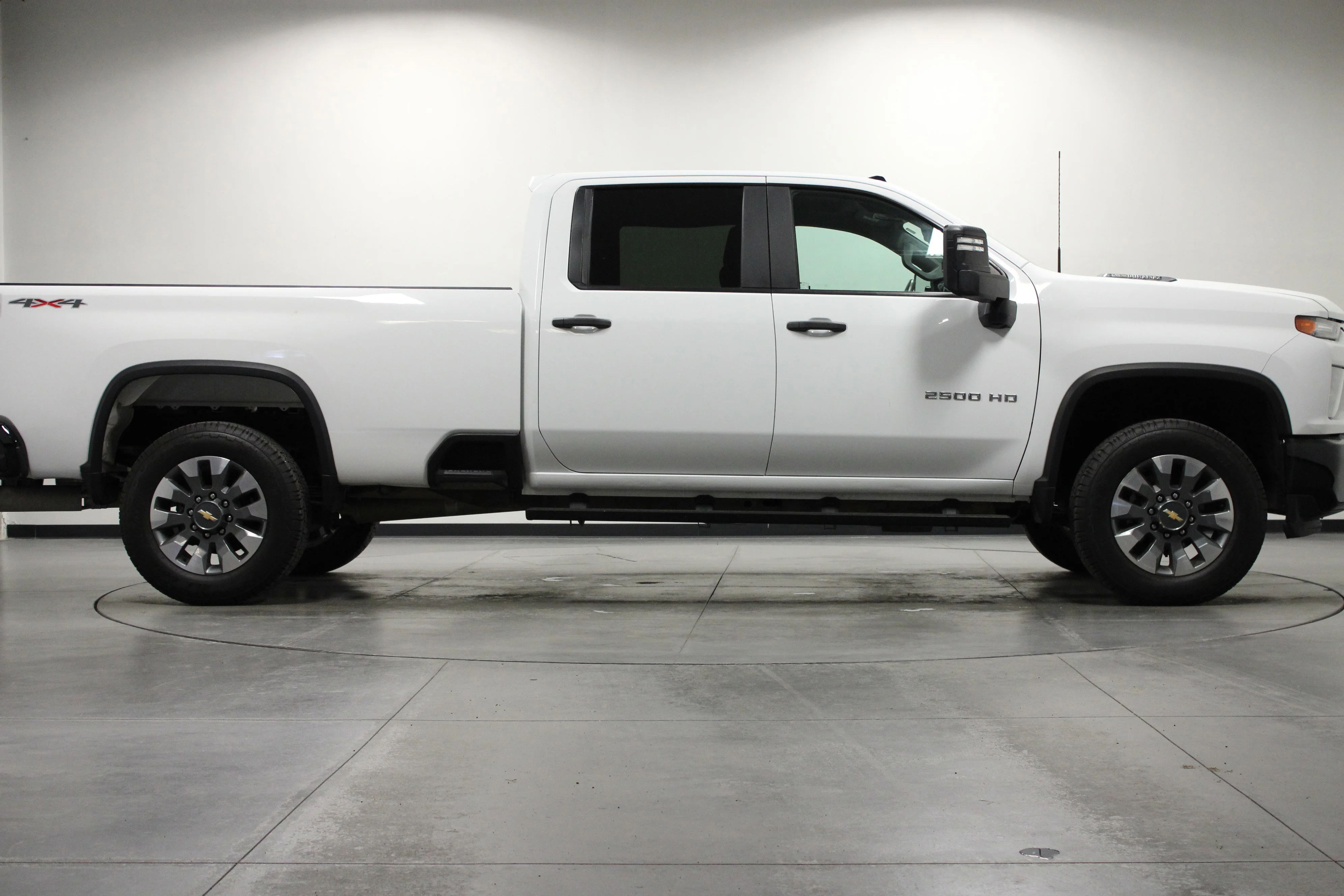 Used 2022 Summit White Chevrolet Custom image 3