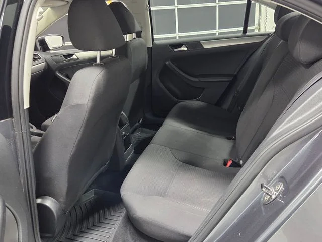 Used 2015 Gray Volkswagen 1.8T SE image 6