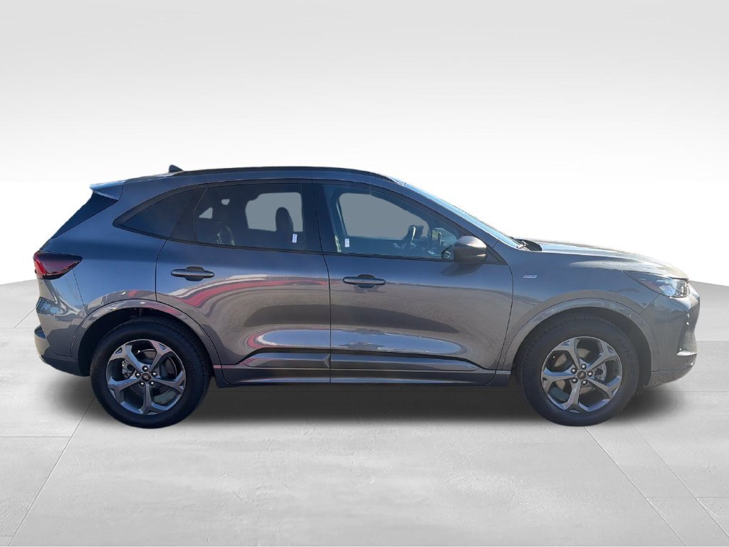 Used 2023 Gray Ford ST-Line image 6