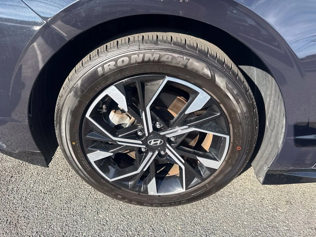 Used 2024 Blue Hyundai SEL image 9