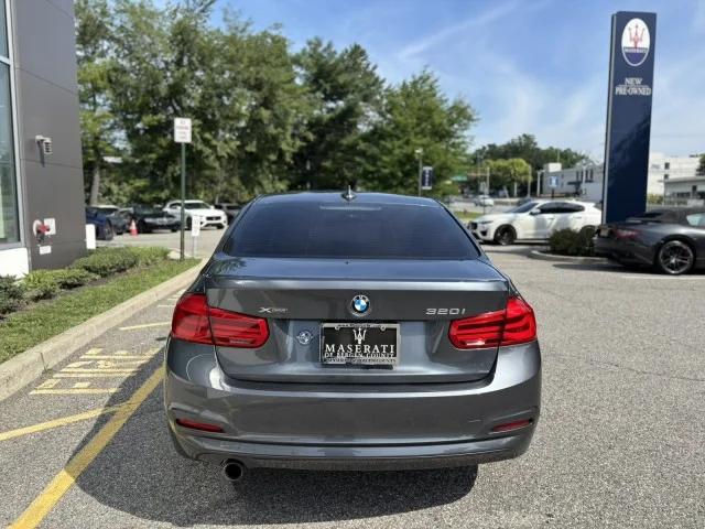 Used 2018 Mineral Gray Metallic BMW 320i xDrive image 6